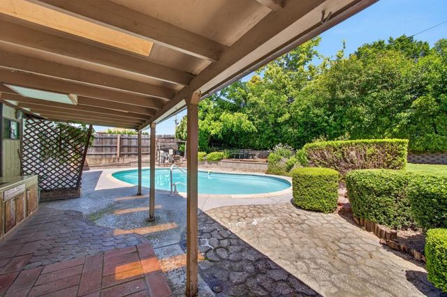 5204 Schuyler Dr, Carmichael, CA 95608