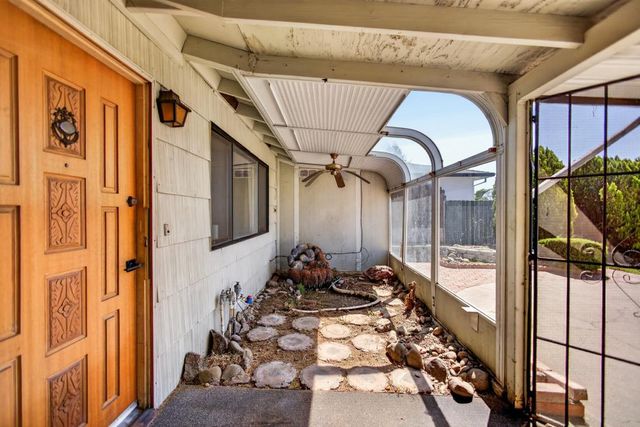 5204 Schuyler Dr, Carmichael, CA 95608