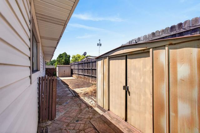 5204 Schuyler Dr, Carmichael, CA 95608