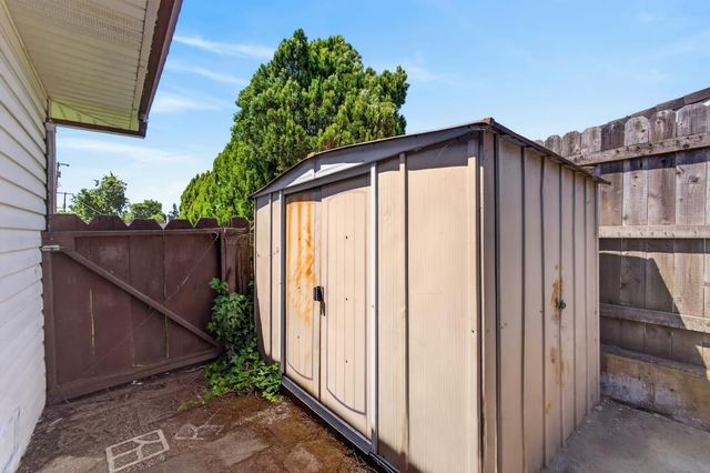 5204 Schuyler Dr, Carmichael, CA 95608