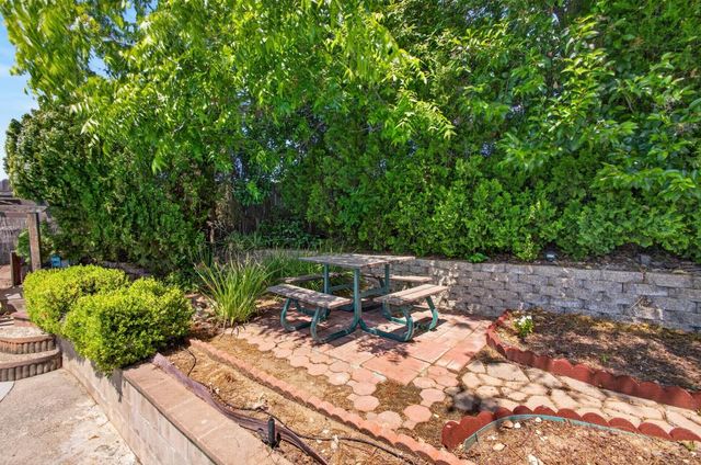 5204 Schuyler Dr, Carmichael, CA 95608