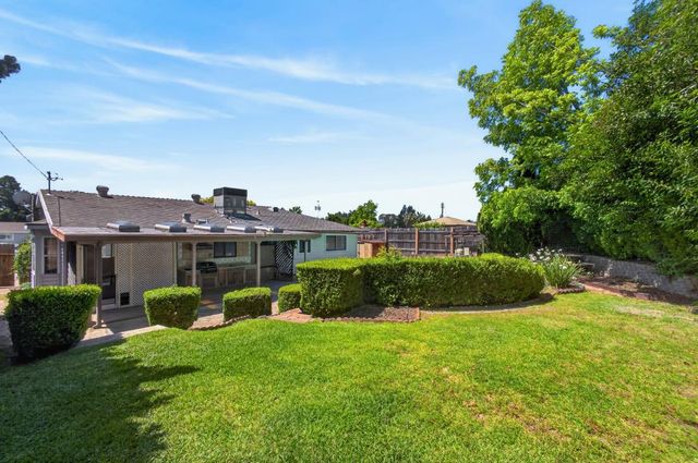 5204 Schuyler Dr, Carmichael, CA 95608