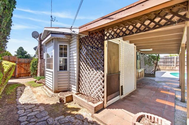 5204 Schuyler Dr, Carmichael, CA 95608