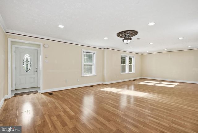4616 RAVENSWORTH RD, Annandale, VA 22003