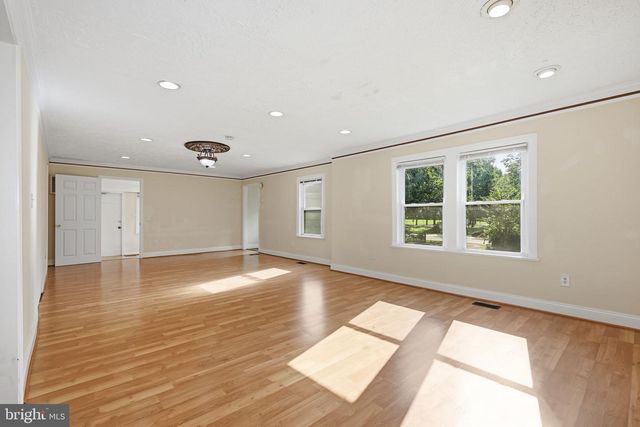 4616 RAVENSWORTH RD, Annandale, VA 22003