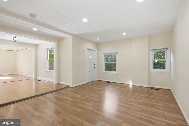 4616 RAVENSWORTH RD, Annandale, VA 22003