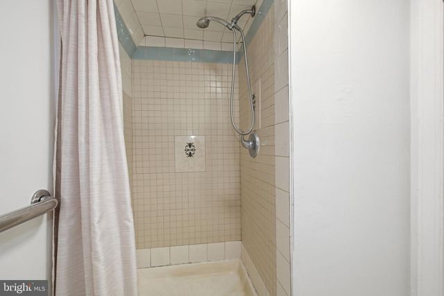 4616 RAVENSWORTH RD, Annandale, VA 22003