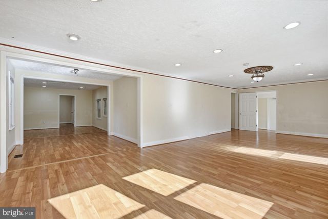 4616 RAVENSWORTH RD, Annandale, VA 22003