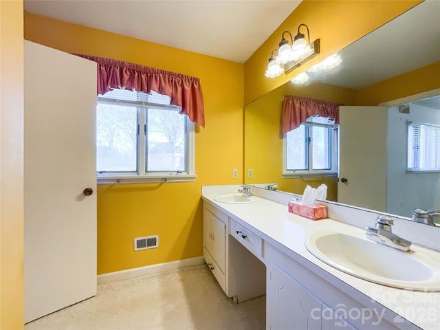 13909 Idlewild Road, Matthews, NC 28105