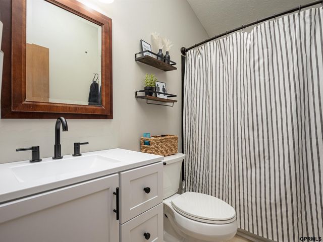 7006 S 133 Circle, Omaha, NE 68138