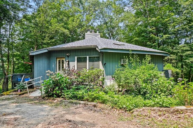 77 Vinton Road, Holland, MA 01521