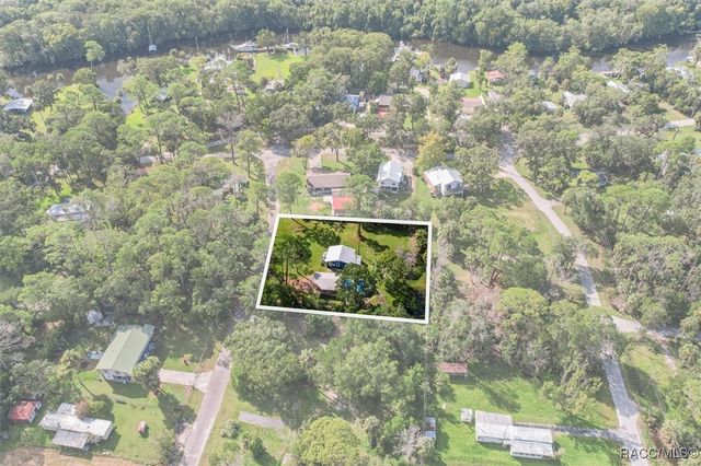7 65th Street, Yankeetown, FL 34498