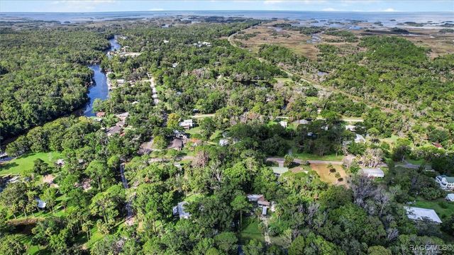 7 65th Street, Yankeetown, FL 34498