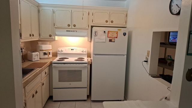 3061 NW 47th Terrace 132c, Lauderdale Lakes, FL 33313