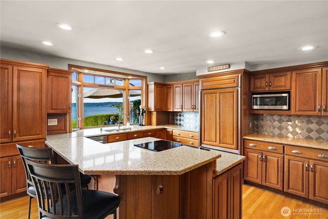 17834 SE 40th Place, Bellevue, WA 98008