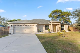 565 Rembrandt Street SE, Palm Bay, FL 32909