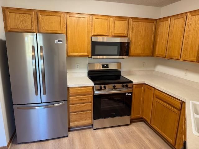 6080 Pond View Drive, Shorewood, MN 55331