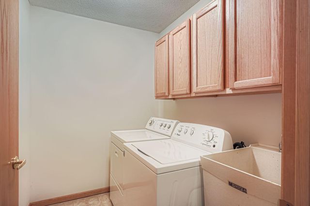 6080 Pond View Drive, Shorewood, MN 55331