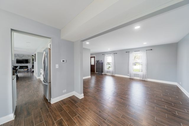 1201 N Scarlet Court, Addison, IL 60101