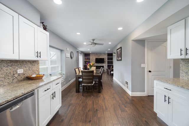 1201 N Scarlet Court, Addison, IL 60101