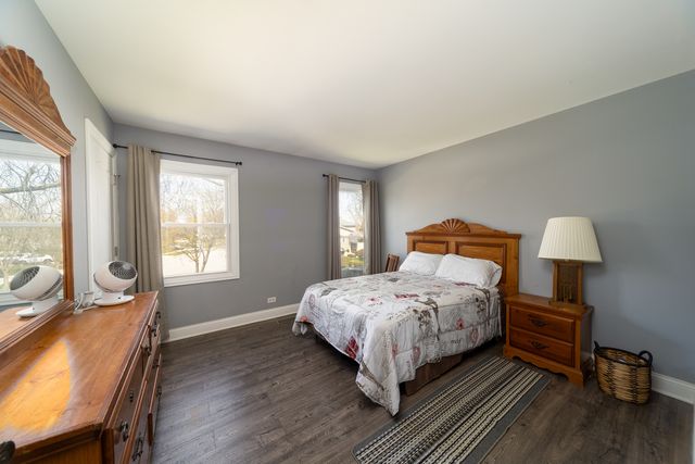 1201 N Scarlet Court, Addison, IL 60101