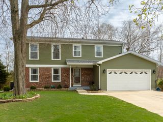 1201 N Scarlet Court, Addison, IL 60101