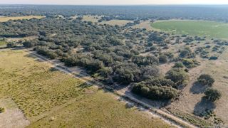 000 County Road 777, Devine, TX 78016