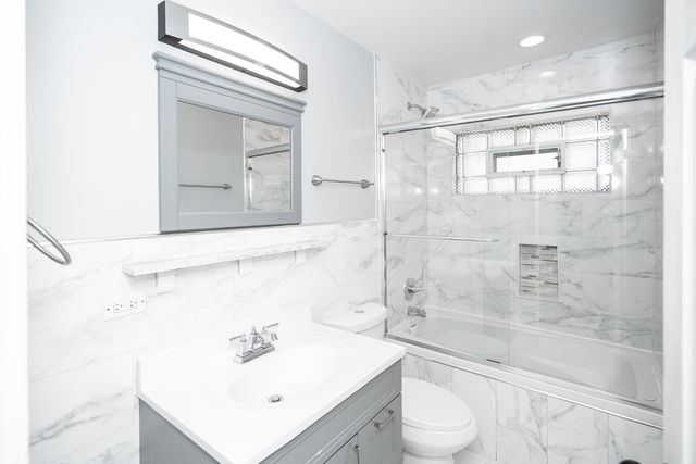 16221 Hermitage Avenue, Markham, IL 60428