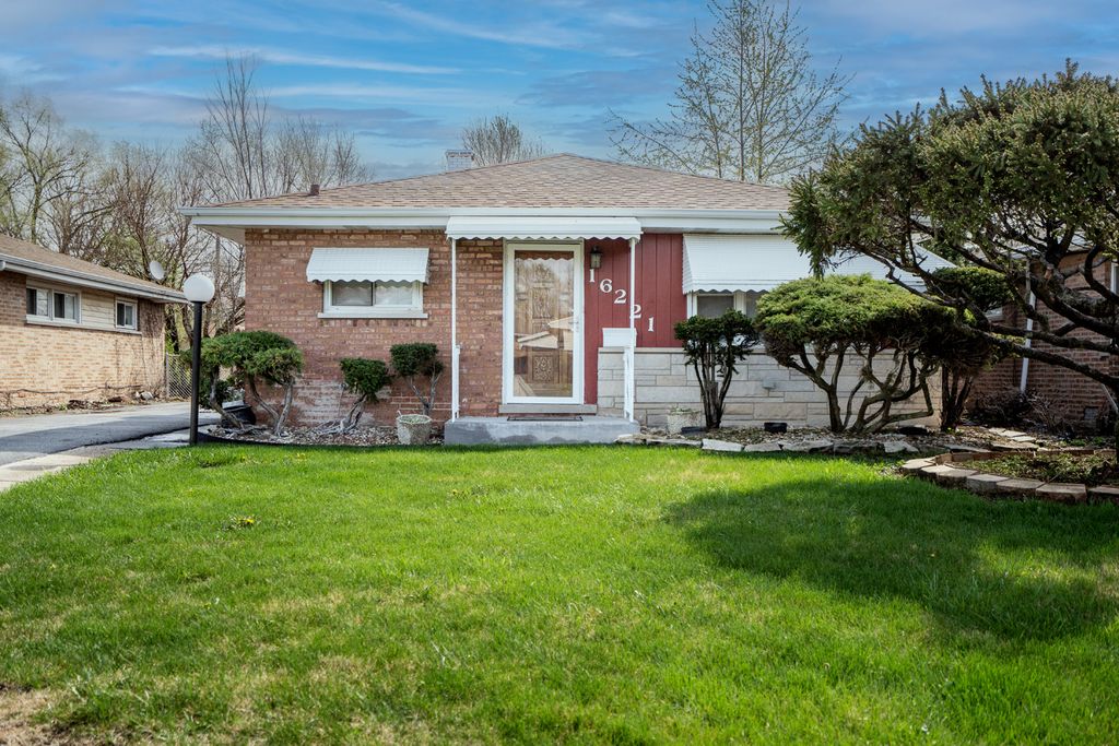 16221 Hermitage Avenue, Markham, IL 60428