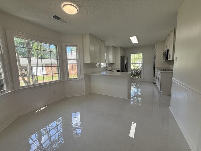 1931 WINE LEAF DR, Germantown, TN 38139