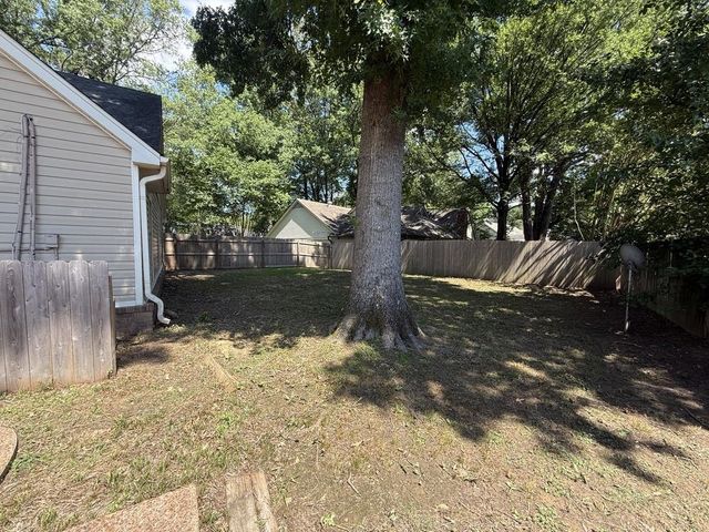 1931 WINE LEAF DR, Germantown, TN 38139