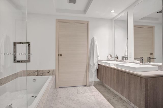 801 S Miami Ave 2209, Miami, FL 33130