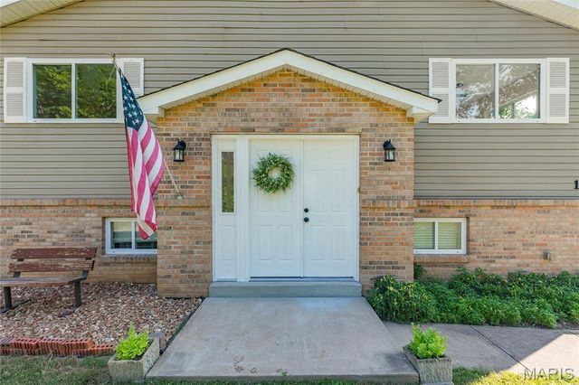 1209 Woodcrest Lane, Hazelwood, MO 63042