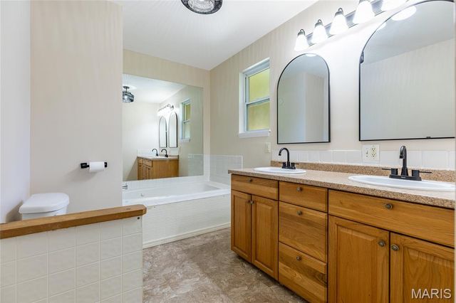 1209 Woodcrest Lane, Hazelwood, MO 63042