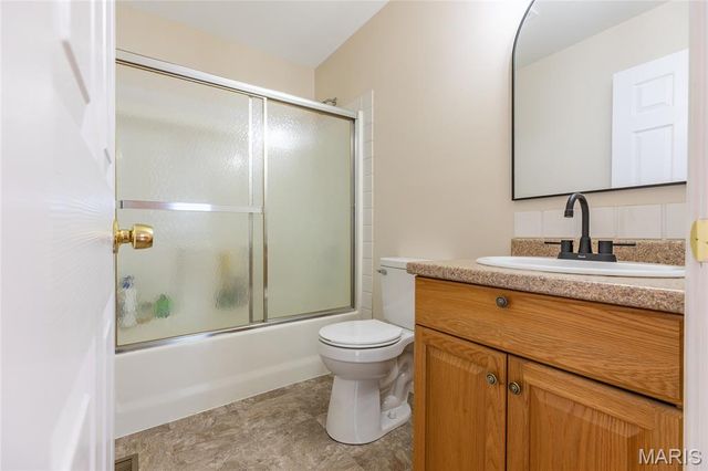 1209 Woodcrest Lane, Hazelwood, MO 63042