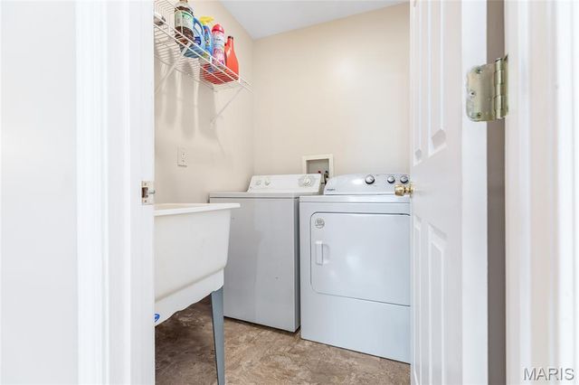 1209 Woodcrest Lane, Hazelwood, MO 63042