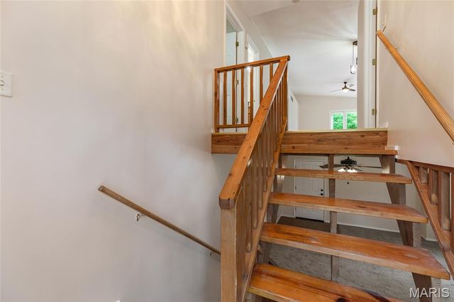 1209 Woodcrest Lane, Hazelwood, MO 63042