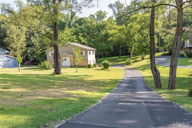 1209 Woodcrest Lane, Hazelwood, MO 63042