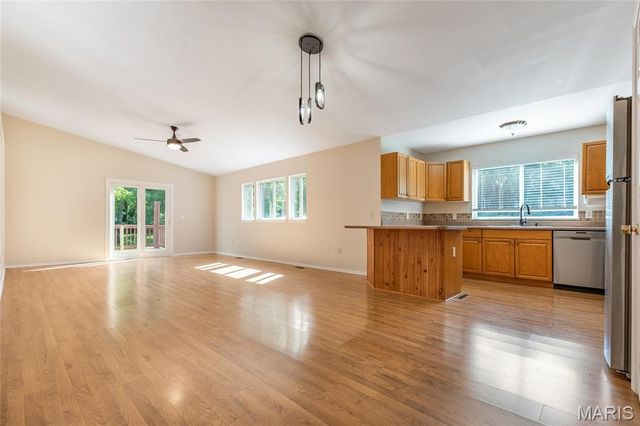 1209 Woodcrest Lane, Hazelwood, MO 63042