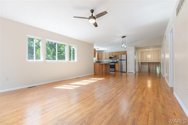 1209 Woodcrest Lane, Hazelwood, MO 63042