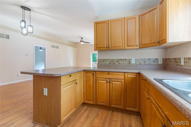 1209 Woodcrest Lane, Hazelwood, MO 63042