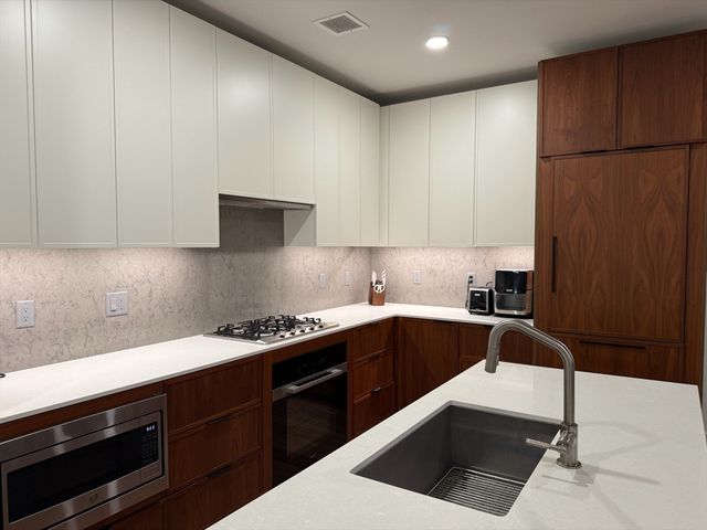 566 Columbus Ave 404, Boston, MA 02118