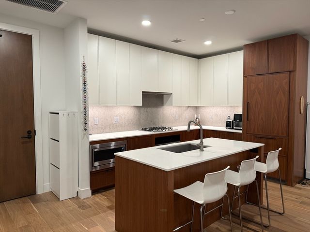 566 Columbus Ave 404, Boston, MA 02118