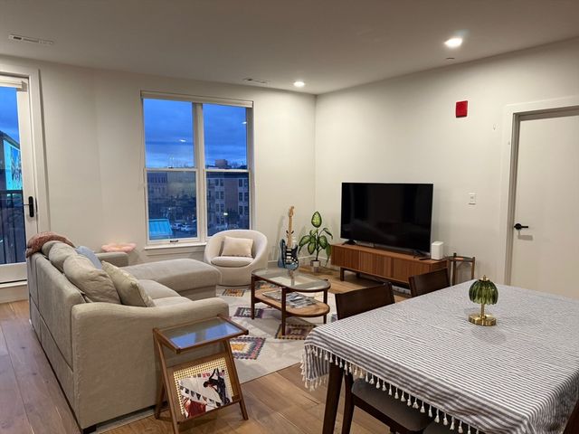 566 Columbus Ave 404, Boston, MA 02118