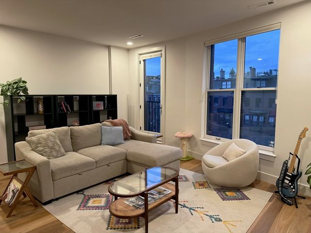 566 Columbus Ave 404, Boston, MA 02118