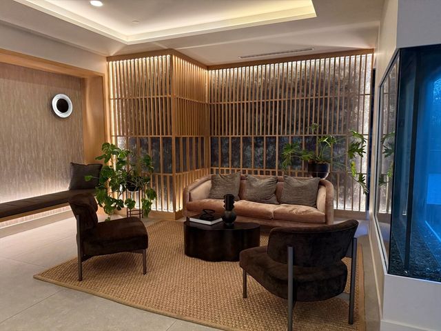 566 Columbus Ave 404, Boston, MA 02118