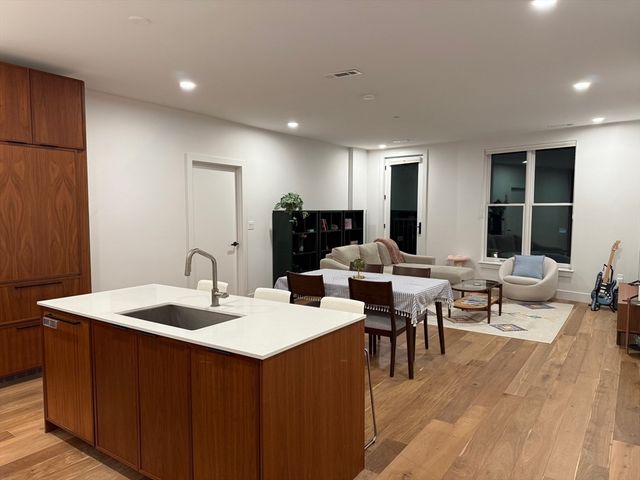 566 Columbus Ave 404, Boston, MA 02118