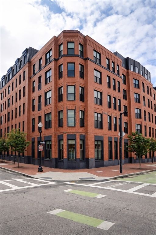566 Columbus Ave 404, Boston, MA 02118