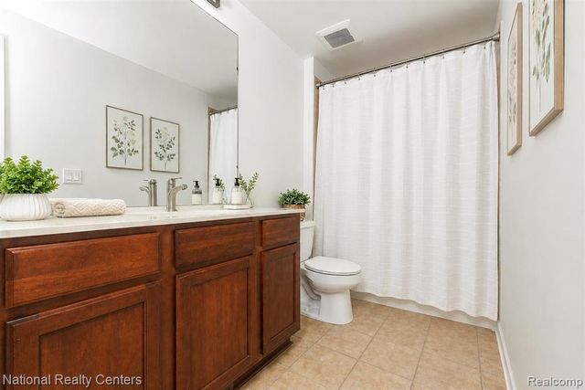 27863 Hopkins Drive, Novi, MI 48377