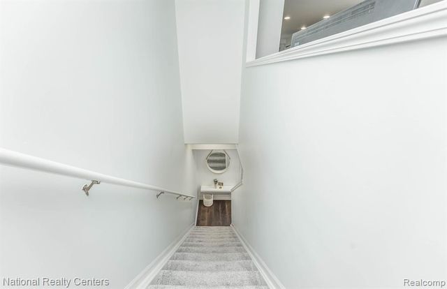 27863 Hopkins Drive, Novi, MI 48377
